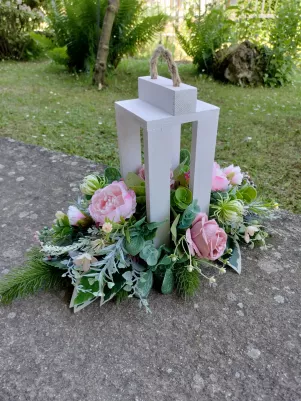 Ikebana s lucernou